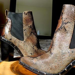 Snakeskin Booties! ⭐️ NEW ⭐️ with metal stud details around 6 1/2